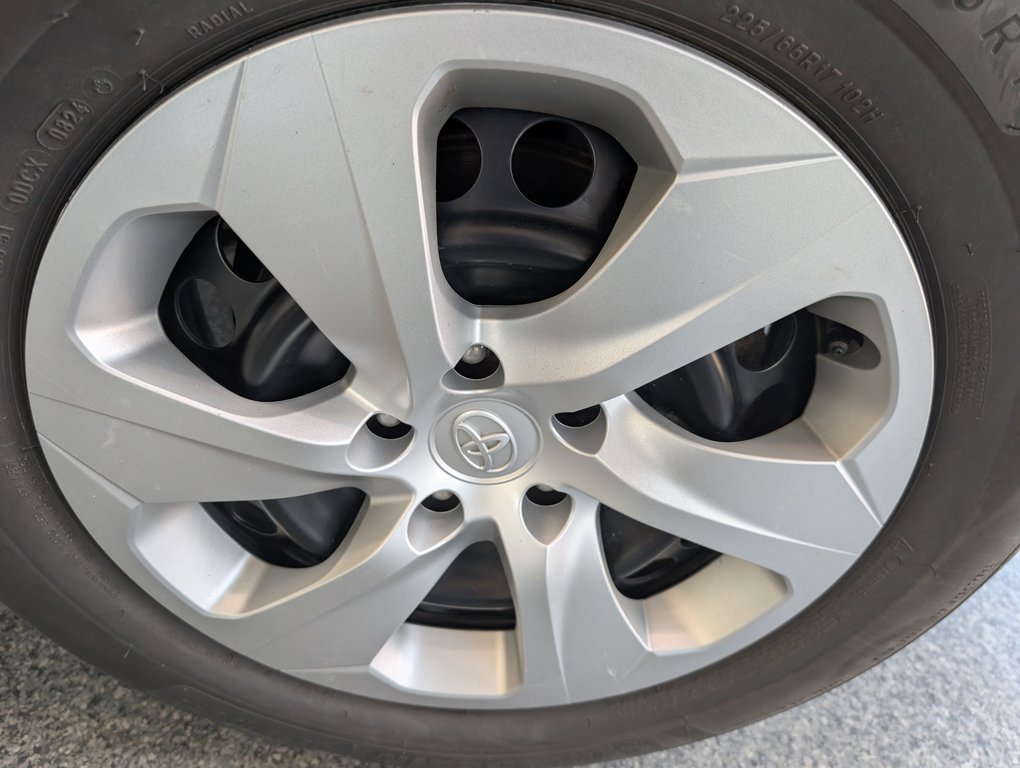 2021 Toyota RAV4 LE AWD, in Magog, Quebec - 22 - w1024h768px