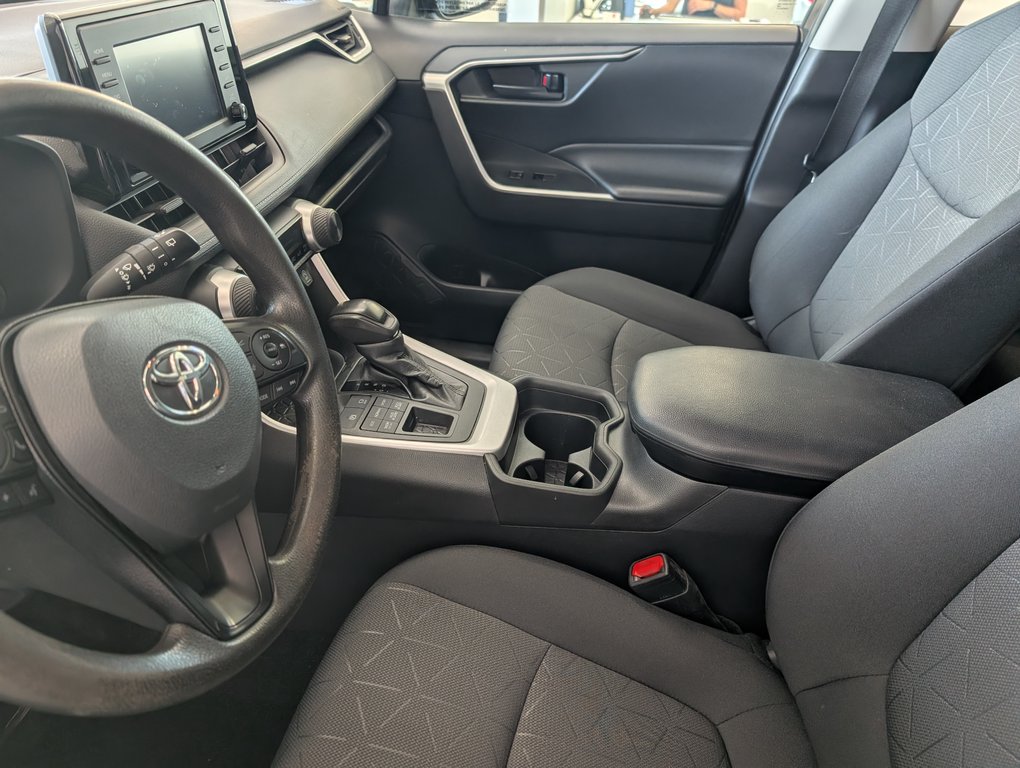 2021 Toyota RAV4 LE AWD, in Magog, Quebec - 11 - w1024h768px