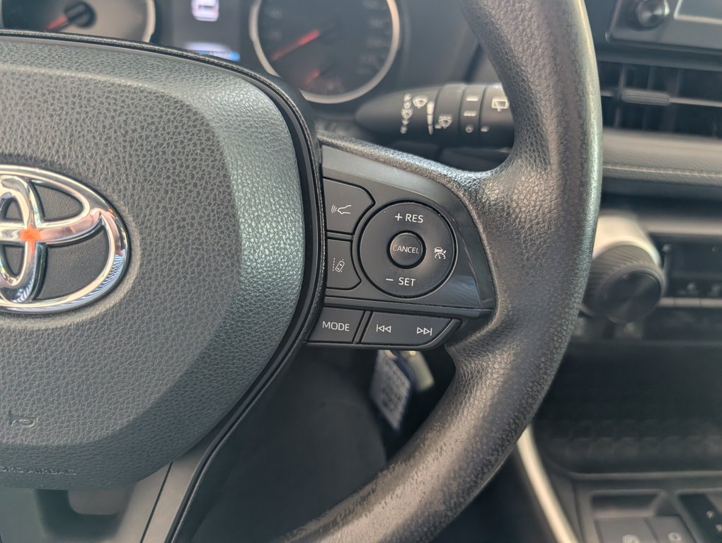 2021 Toyota RAV4 LE AWD, in Magog, Quebec - 18 - w1024h768px