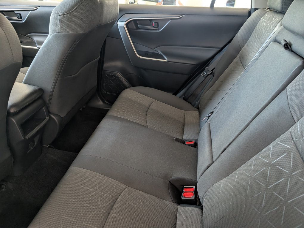 2021 Toyota RAV4 LE AWD, in Magog, Quebec - 10 - w1024h768px