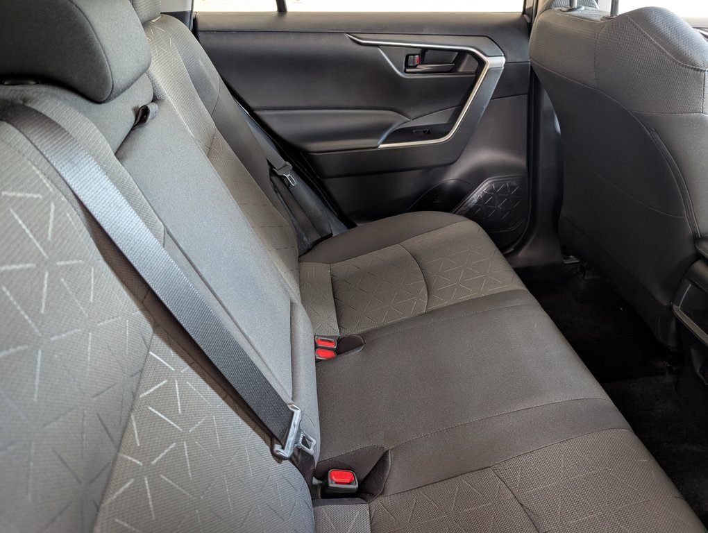 2021 Toyota RAV4 LE AWD, in Magog, Quebec - 7 - w1024h768px