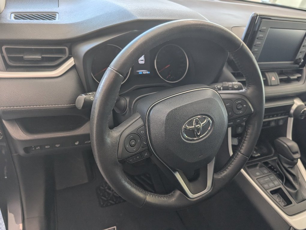 2022 Toyota RAV4 XLE AWD, TOIT, MAGS, in Magog, Quebec - 13 - w1024h768px