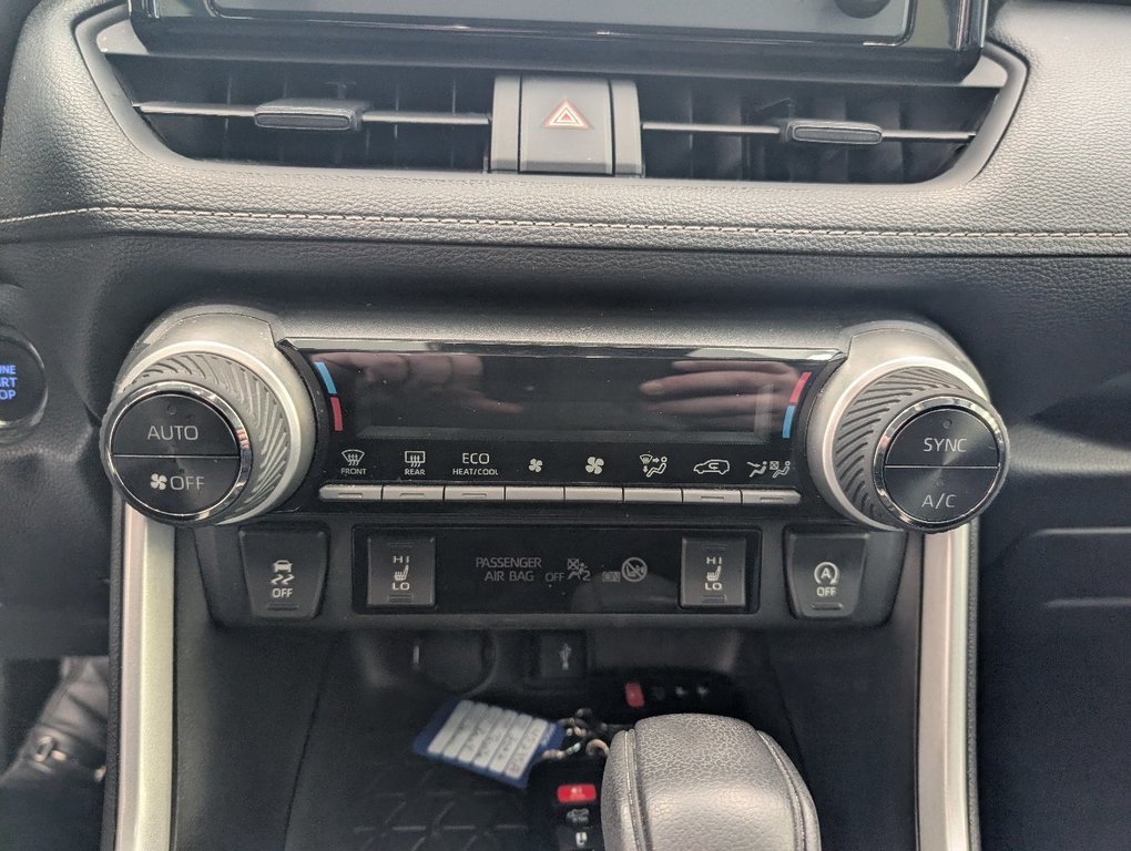 2022 Toyota RAV4 XLE AWD, TOIT, MAGS, in Magog, Quebec - 18 - w1024h768px