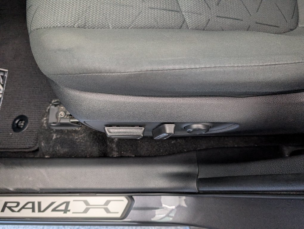 2022 Toyota RAV4 XLE AWD, TOIT, MAGS, in Magog, Quebec - 14 - w1024h768px