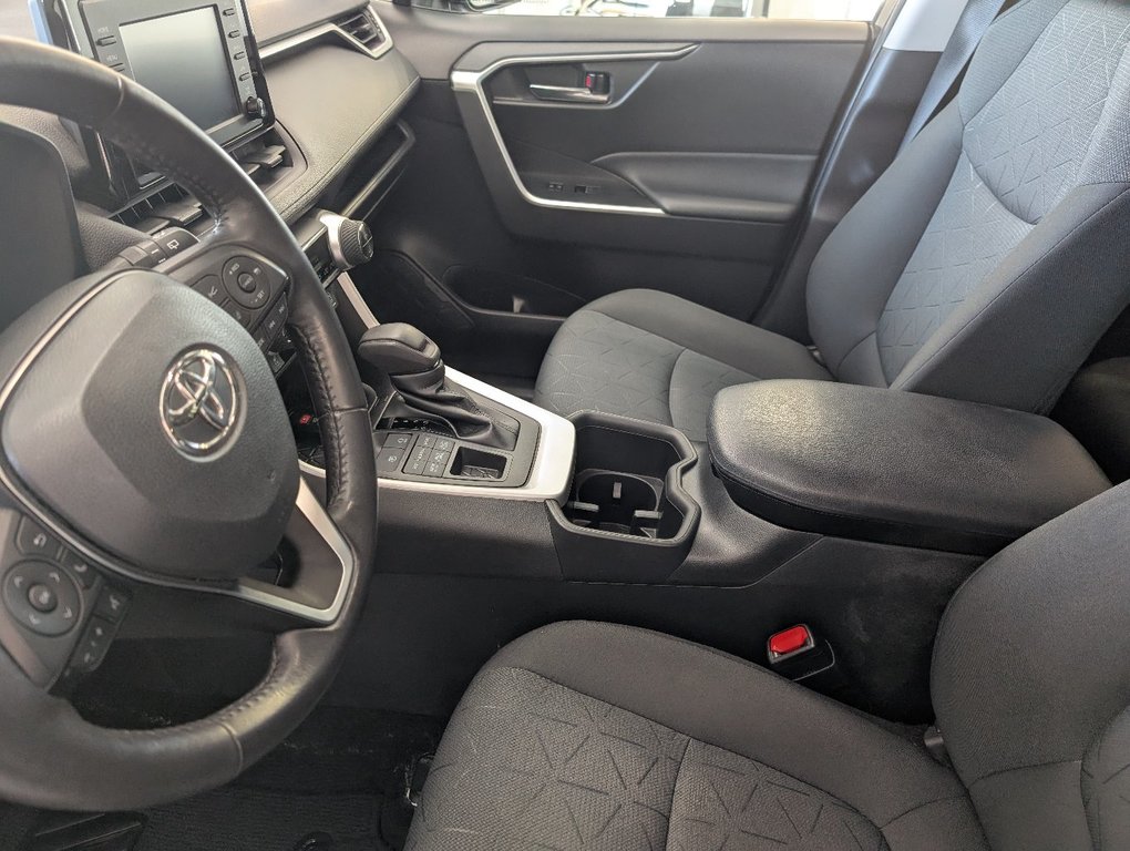 2022 Toyota RAV4 XLE AWD, TOIT, MAGS, in Magog, Quebec - 12 - w1024h768px