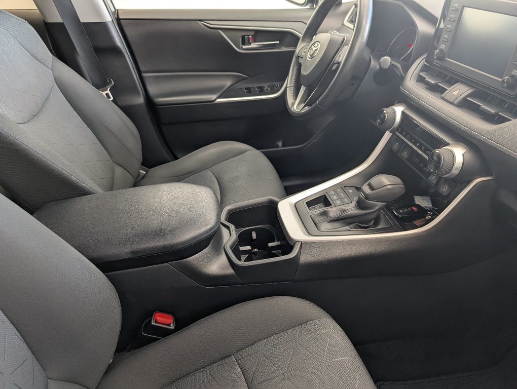 2022 Toyota RAV4 XLE AWD, TOIT, MAGS, in Magog, Quebec - 9 - w1024h768px