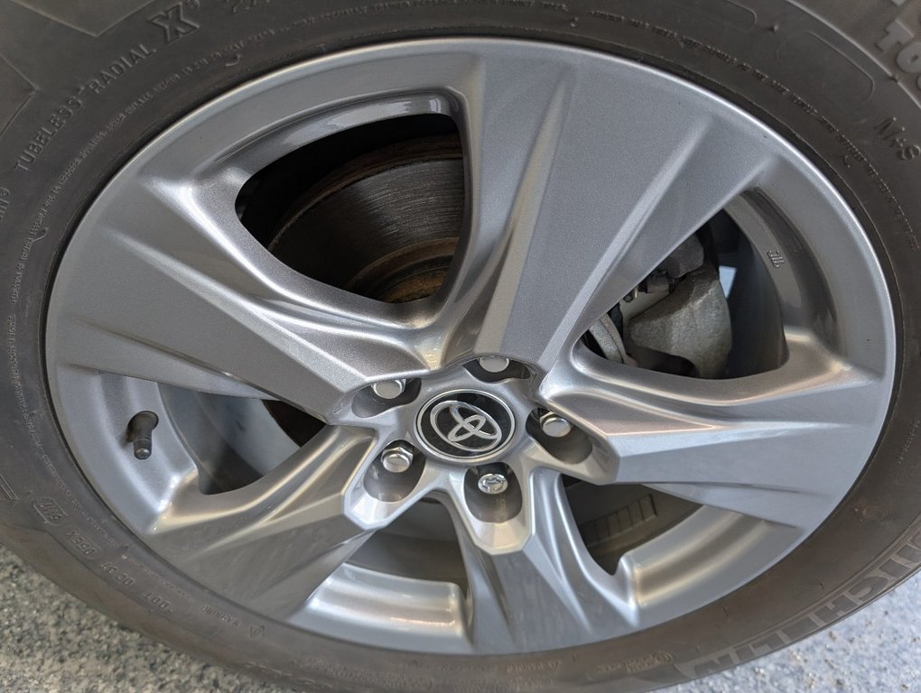 2022 Toyota RAV4 XLE AWD, TOIT, MAGS, in Magog, Quebec - 25 - w1024h768px