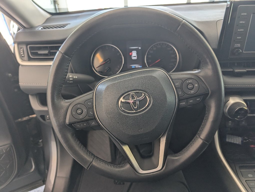2022 Toyota RAV4 XLE AWD, TOIT, MAGS, in Magog, Quebec - 16 - w1024h768px