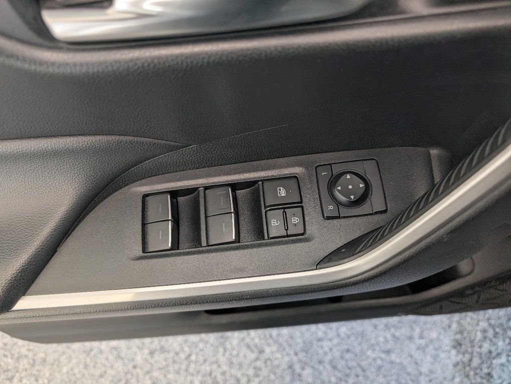 2022 Toyota RAV4 XLE AWD, TOIT, MAGS, in Magog, Quebec - 15 - w1024h768px