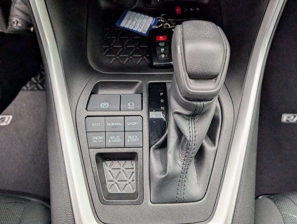 2022 Toyota RAV4 XLE AWD, TOIT, MAGS, in Magog, Quebec - 17 - w1024h768px