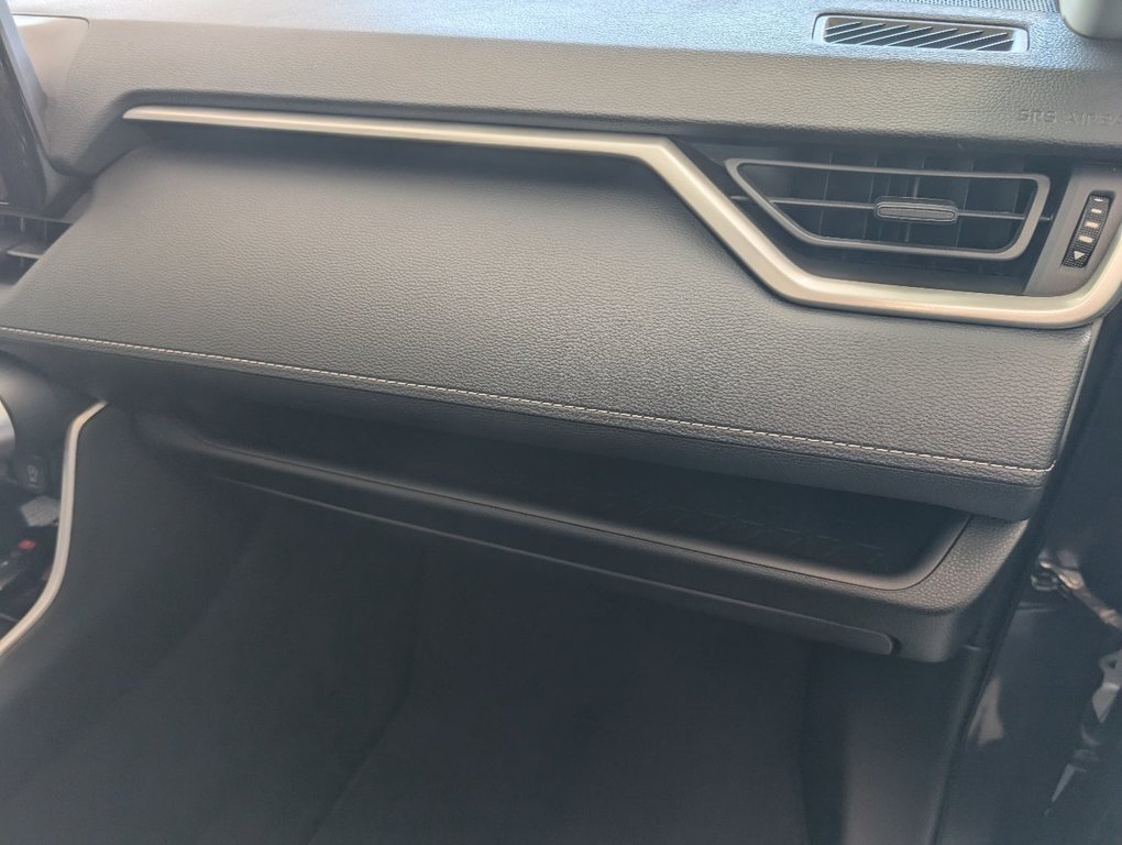 2022 Toyota RAV4 XLE AWD, TOIT, MAGS, in Magog, Quebec - 10 - w1024h768px