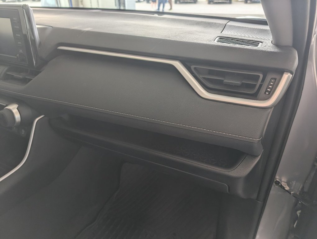 2022 Toyota RAV4 LE AWD, GARANTIE JUSQU EN 2026, in Magog, Quebec - 8 - w1024h768px