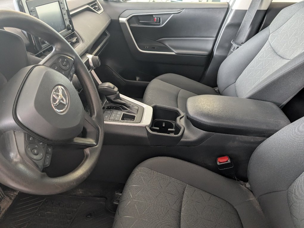 2022 Toyota RAV4 LE AWD, GARANTIE JUSQU EN 2026, in Magog, Quebec - 9 - w1024h768px