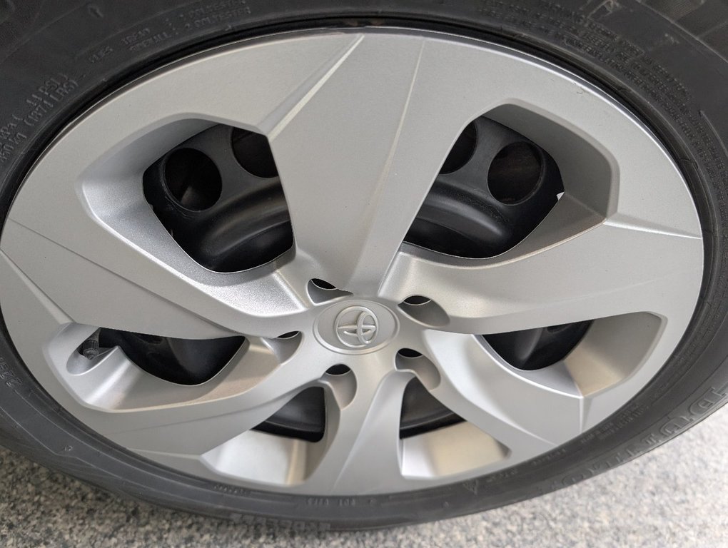 2022 Toyota RAV4 LE AWD, GARANTIE JUSQU EN 2026, in Magog, Quebec - 19 - w1024h768px
