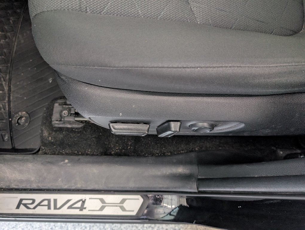 Toyota RAV4 XLE AWD 2022 à Magog, Québec - 13 - w1024h768px