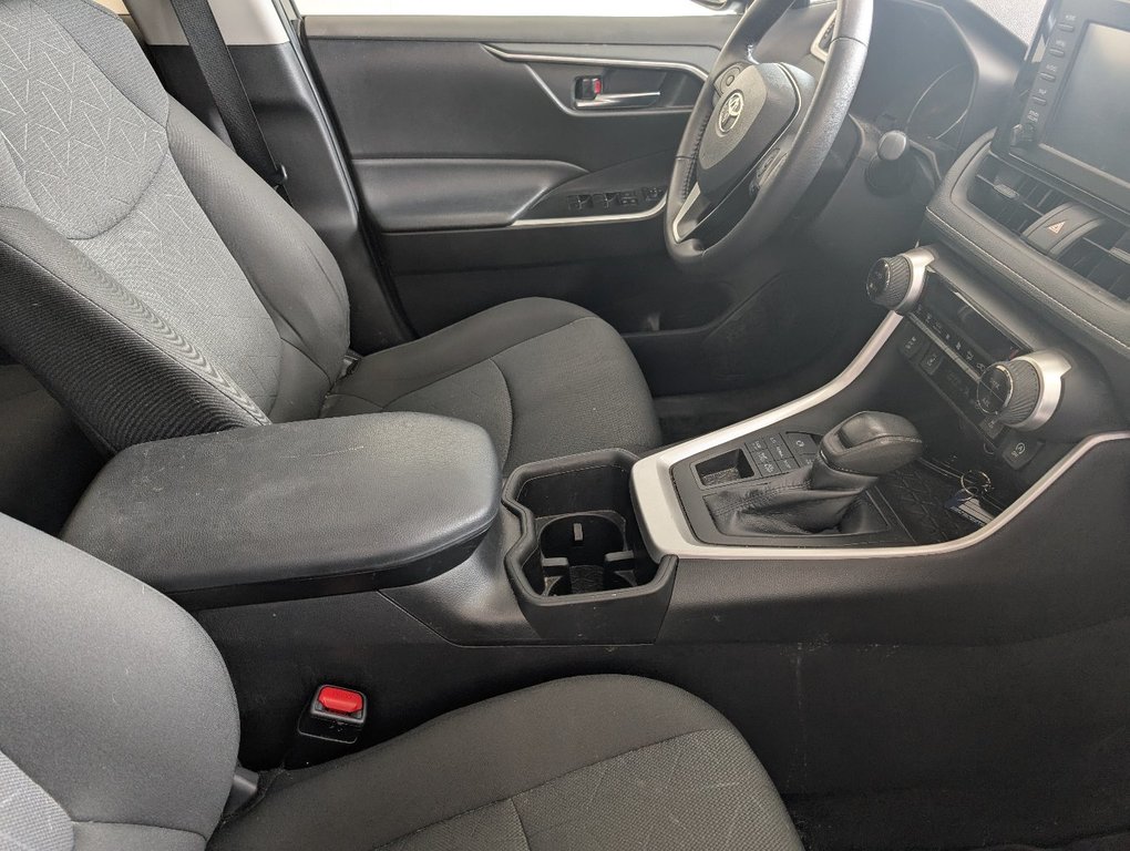 Toyota RAV4 XLE AWD 2022 à Magog, Québec - 8 - w1024h768px
