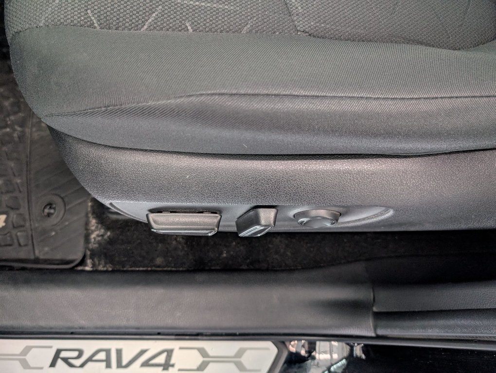 Toyota RAV4 XLE AWD. TOIT, MAGS 2022 à Magog, Québec - 14 - w1024h768px