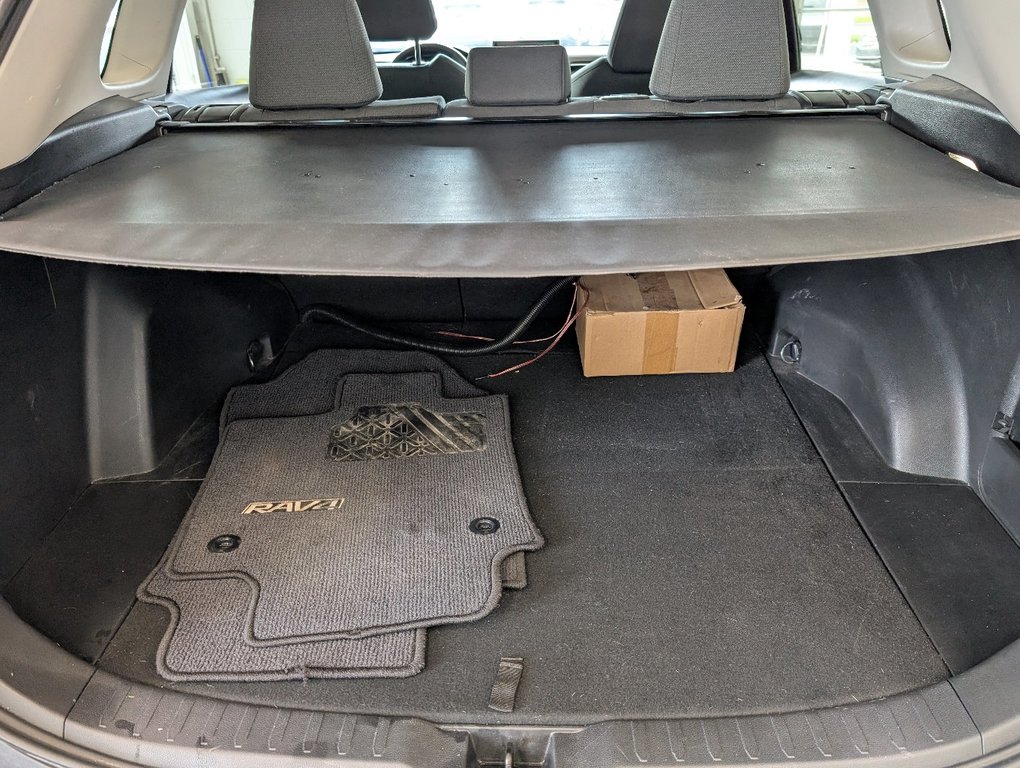 Toyota RAV4 XLE AWD. TOIT, MAGS 2022 à Magog, Québec - 7 - w1024h768px