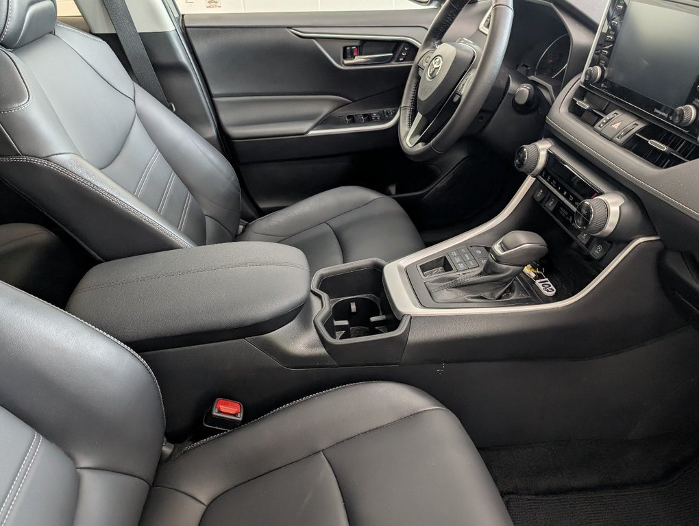 Toyota RAV4 XLE PREMIUM AWD, GARANTIE JUSQU EN 2026, 2022 à Magog, Québec - 9 - w1024h768px