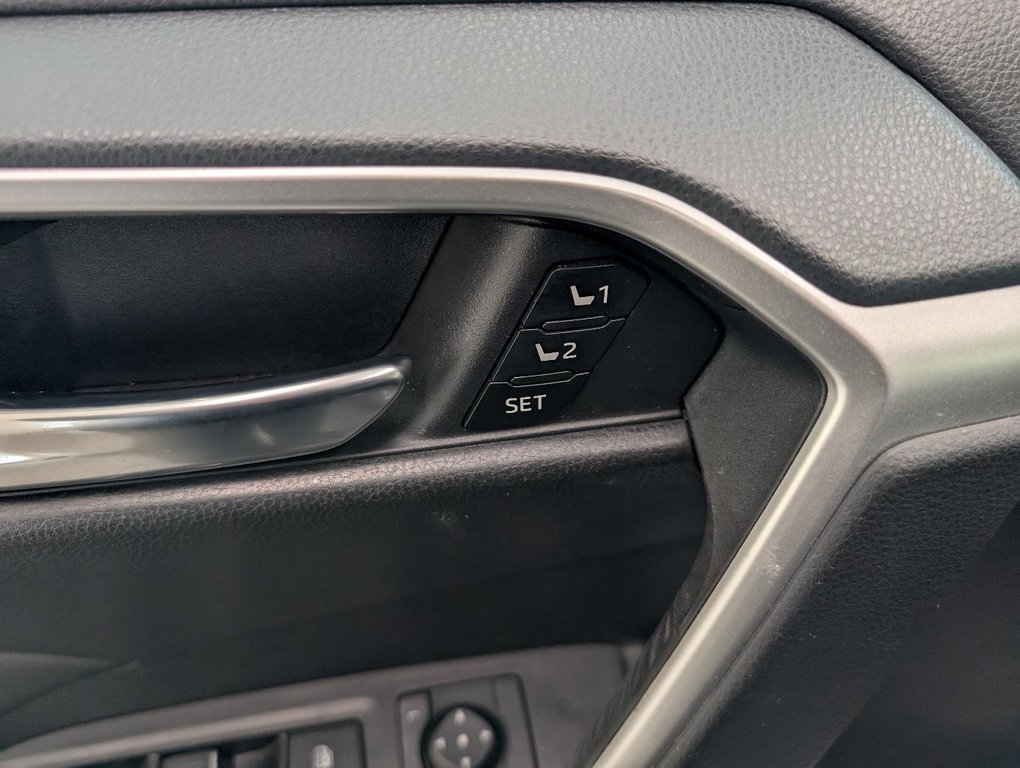Toyota RAV4 XLE PREMIUM AWD, GARANTIE JUSQU EN 2026, 2022 à Magog, Québec - 16 - w1024h768px