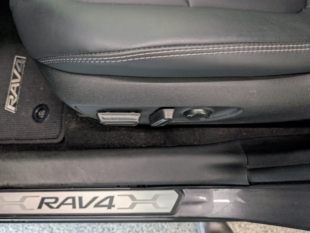 Toyota RAV4 XLE PREMIUM AWD, GARANTIE JUSQU EN 2026, 2022 à Magog, Québec - 13 - w1024h768px