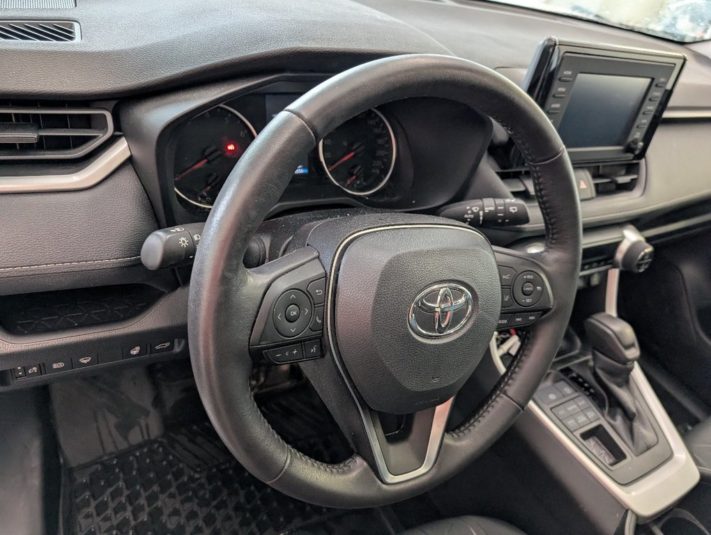 2022 Toyota RAV4 XLE AWD, TOIT, MAGS, in Magog, Quebec - 13 - w1024h768px