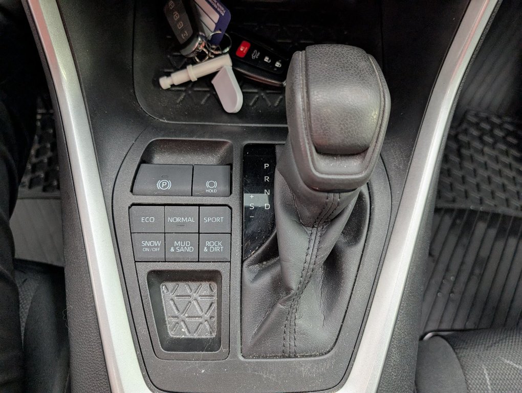2022 Toyota RAV4 XLE AWD, TOIT, MAGS, in Magog, Quebec - 17 - w1024h768px