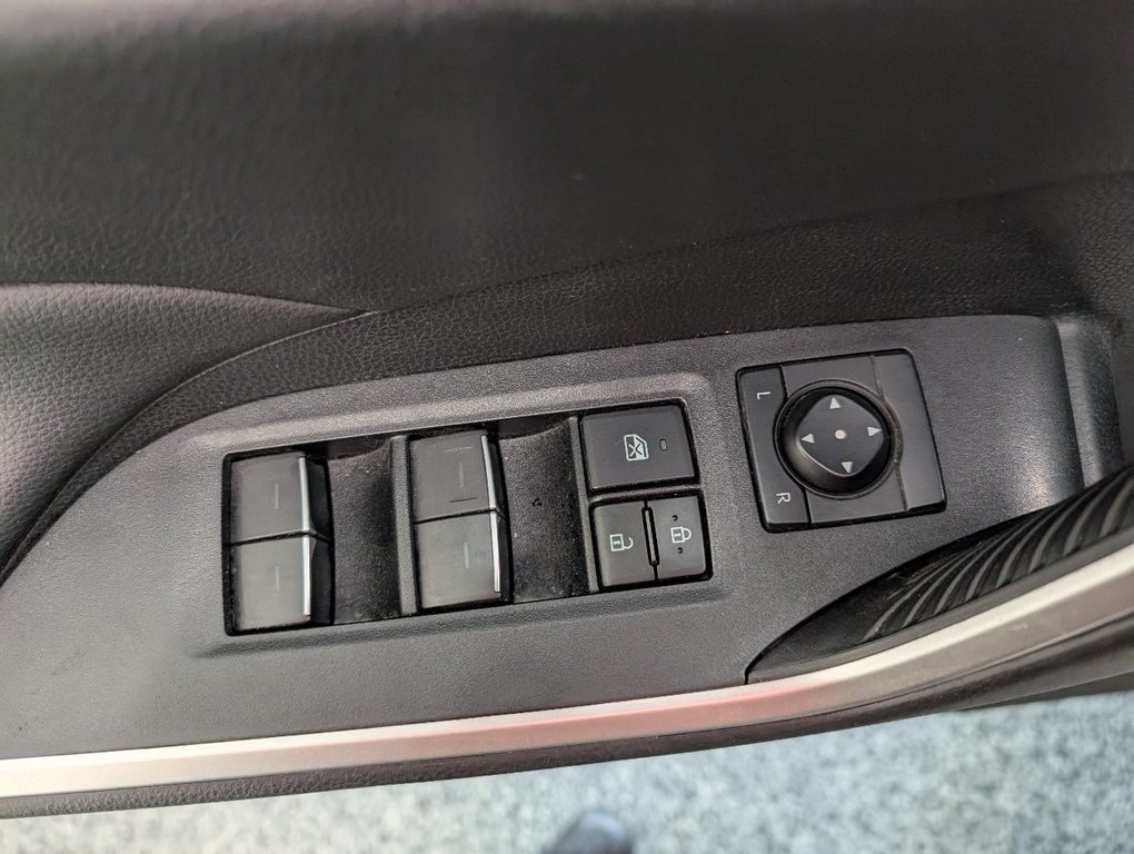 2022 Toyota RAV4 XLE AWD, TOIT, MAGS, in Magog, Quebec - 15 - w1024h768px