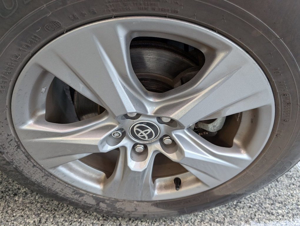 2022 Toyota RAV4 XLE AWD, TOIT, MAGS, in Magog, Quebec - 25 - w1024h768px