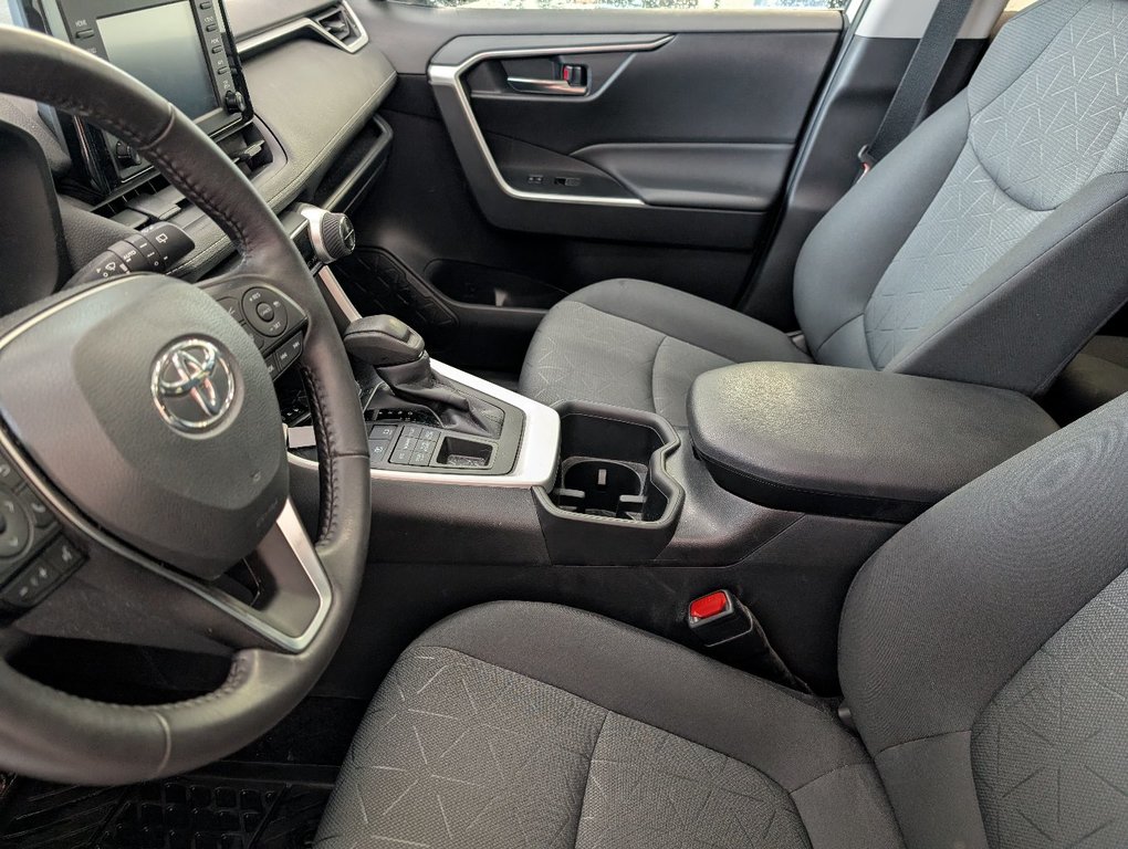 2022 Toyota RAV4 XLE AWD, TOIT, MAGS, in Magog, Quebec - 12 - w1024h768px