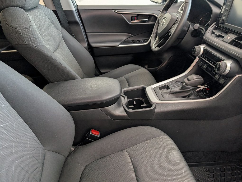 2022 Toyota RAV4 XLE AWD, TOIT, MAGS, in Magog, Quebec - 9 - w1024h768px