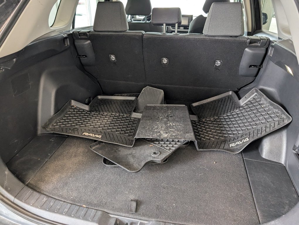 2022 Toyota RAV4 LE AWD, GARANTIE JUSQU EN 2026, in Magog, Quebec - 7 - w1024h768px