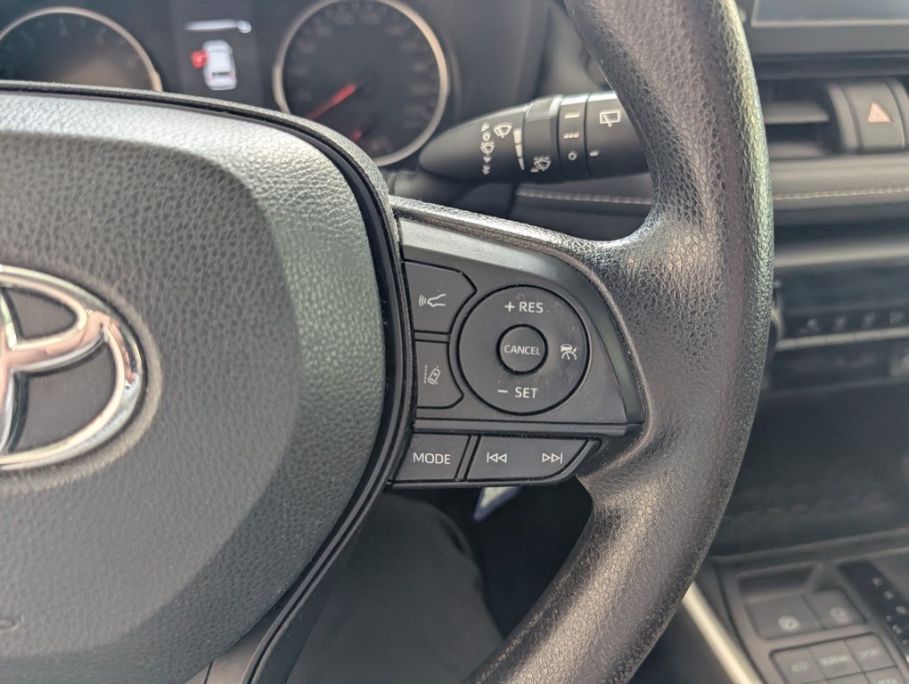 2022 Toyota RAV4 LE AWD, GARANTIE JUSQU EN 2026, in Magog, Quebec - 18 - w1024h768px