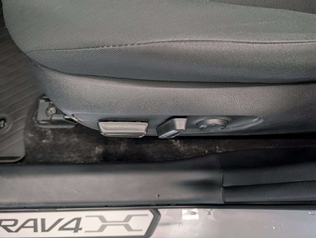 2022 Toyota RAV4 XLE AWD in Magog, Quebec - 14 - w1024h768px