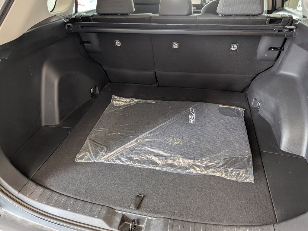 2022 Toyota RAV4 XLE AWD in Magog, Quebec - 7 - w1024h768px