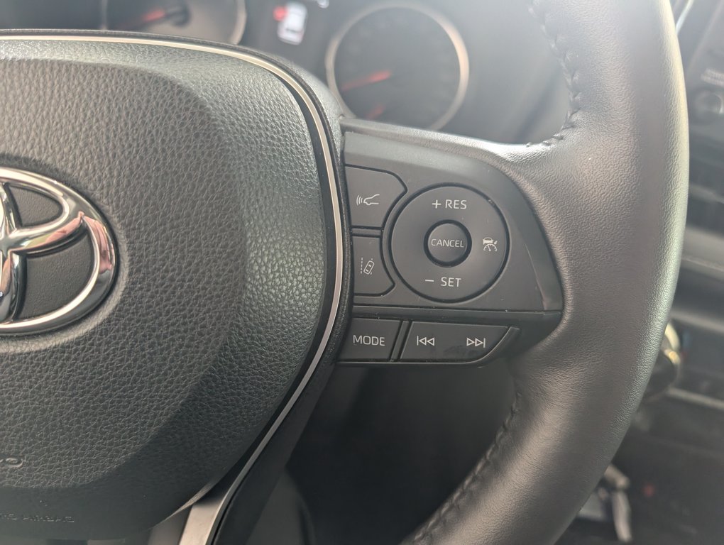 2022 Toyota RAV4 XLE AWD in Magog, Quebec - 20 - w1024h768px