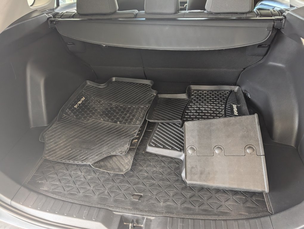 2022 Toyota RAV4 XLE AWD in Magog, Quebec - 7 - w1024h768px