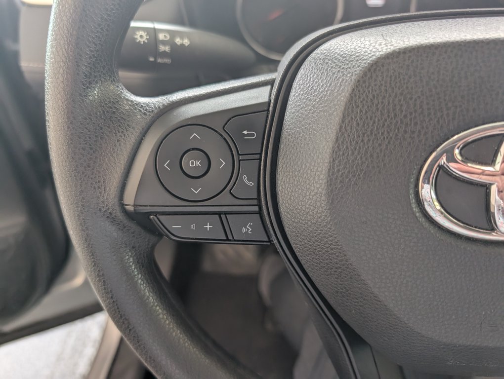 2022 Toyota RAV4 LE, A/C, in Magog, Quebec - 17 - w1024h768px