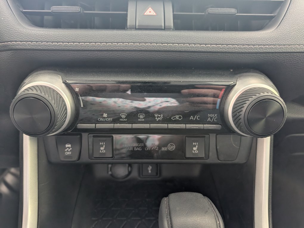 2022 Toyota RAV4 LE, A/C, in Magog, Quebec - 16 - w1024h768px