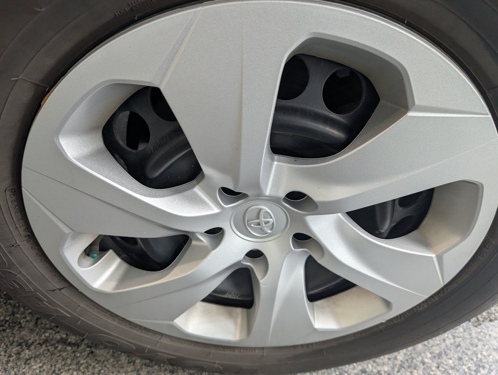 2022 Toyota RAV4 LE, A/C, in Magog, Quebec - 22 - w1024h768px