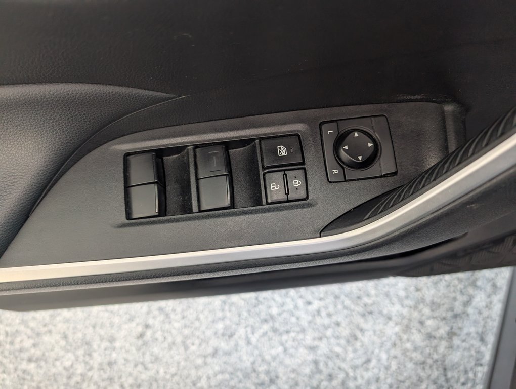 2022 Toyota RAV4 LE, A/C, in Magog, Quebec - 13 - w1024h768px