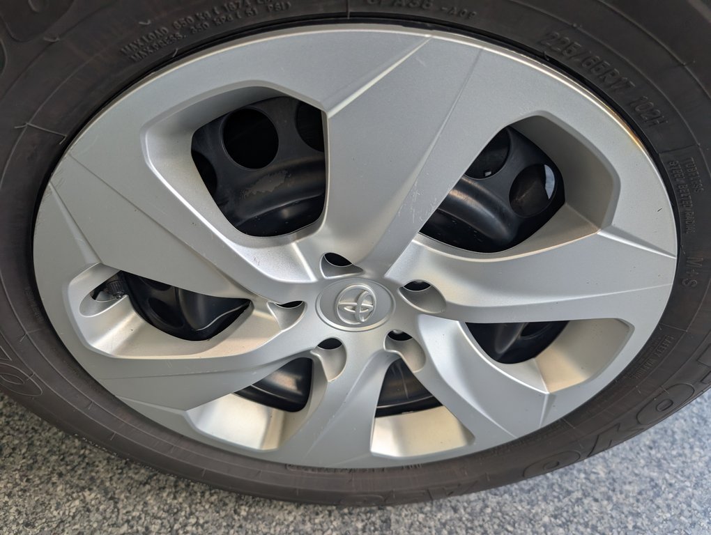 2022 Toyota RAV4 LE AWD, A/C, in Magog, Quebec - 23 - w1024h768px