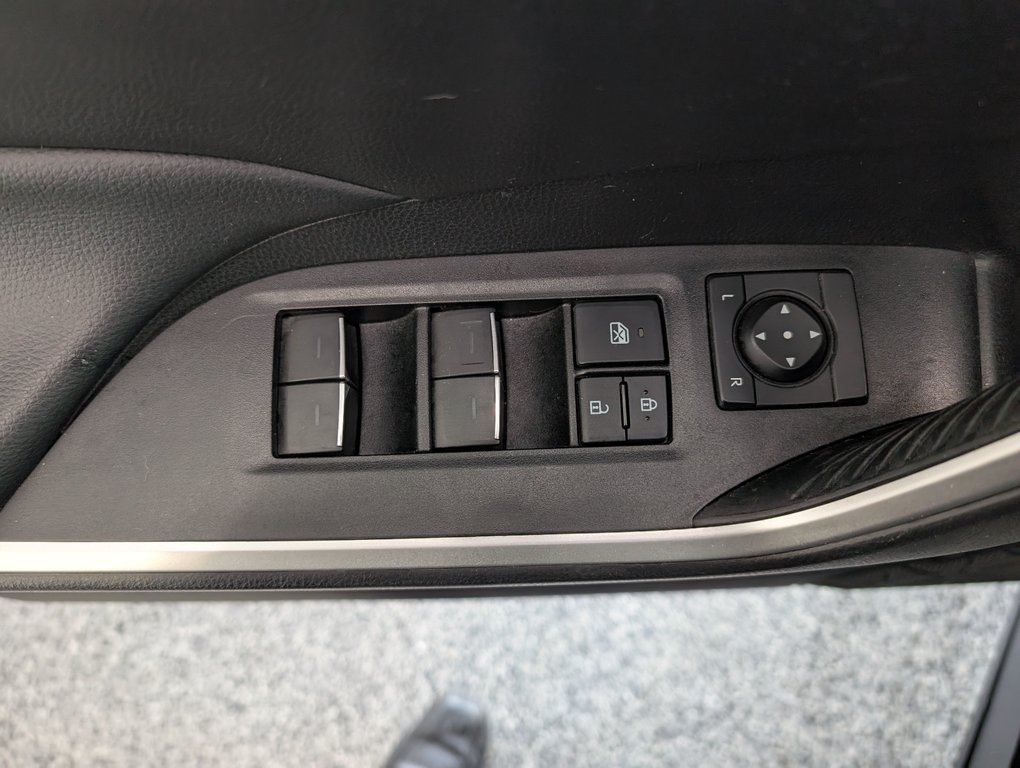 2022 Toyota RAV4 XLE PREMIUM AWD, in Magog, Quebec - 15 - w1024h768px