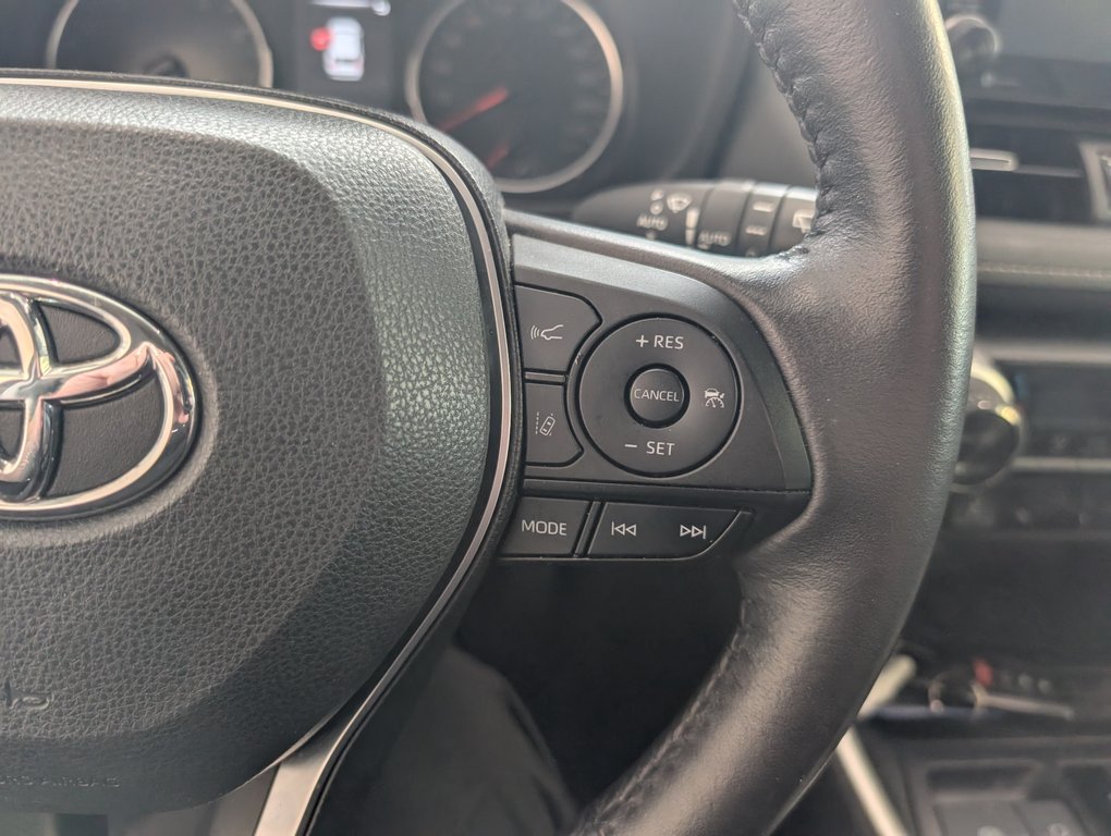2022 Toyota RAV4 XLE PREMIUM AWD, in Magog, Quebec - 21 - w1024h768px