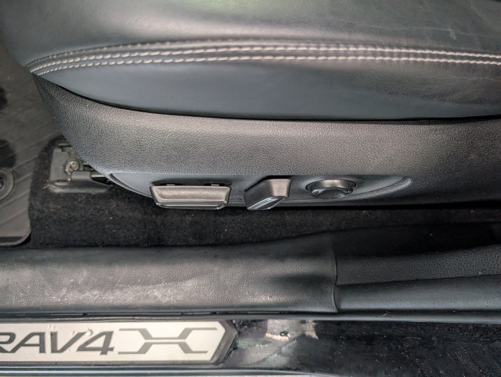 2022 Toyota RAV4 XLE PREMIUM AWD, in Magog, Quebec - 14 - w1024h768px