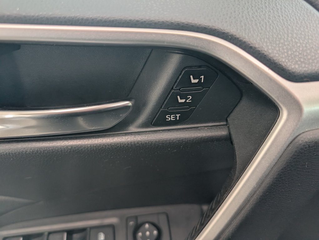 2022 Toyota RAV4 XLE PREMIUM AWD, in Magog, Quebec - 16 - w1024h768px