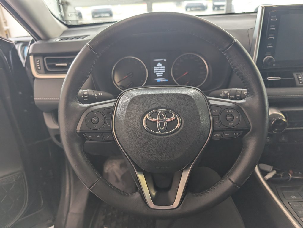 2022 Toyota RAV4 XLE PREMIUM AWD, in Magog, Quebec - 17 - w1024h768px