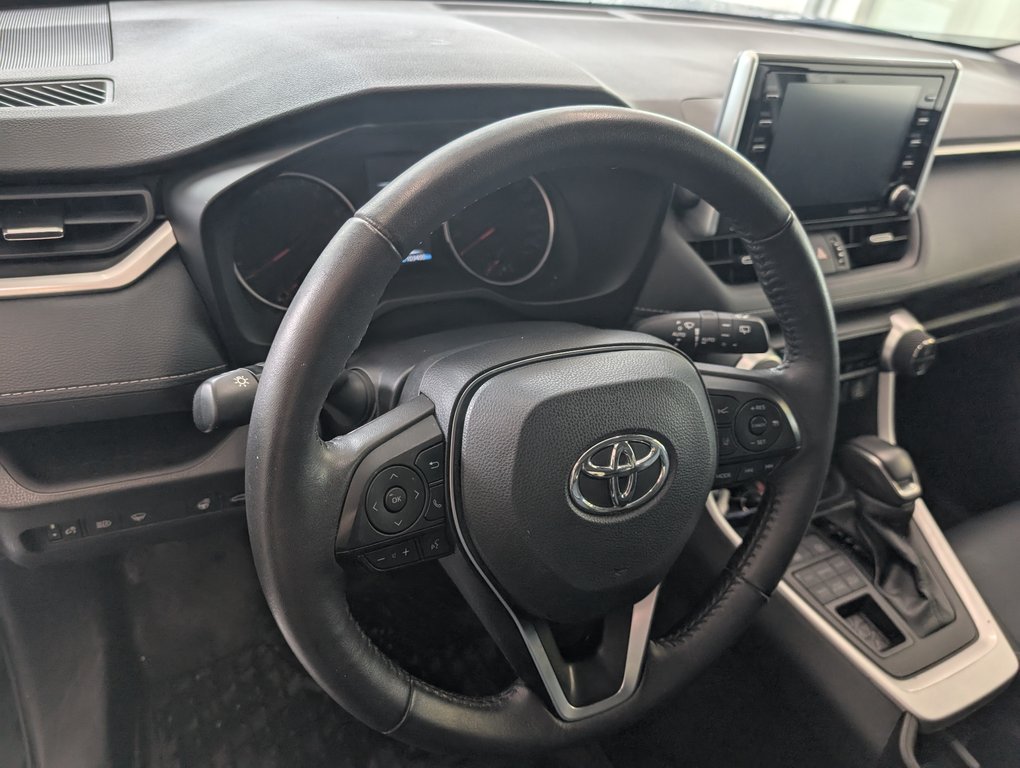 2022 Toyota RAV4 XLE PREMIUM AWD, in Magog, Quebec - 13 - w1024h768px
