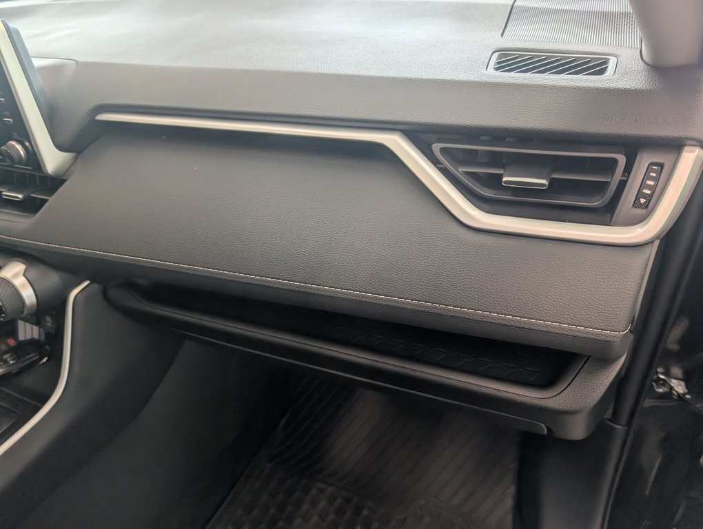2022 Toyota RAV4 XLE PREMIUM AWD, in Magog, Quebec - 10 - w1024h768px
