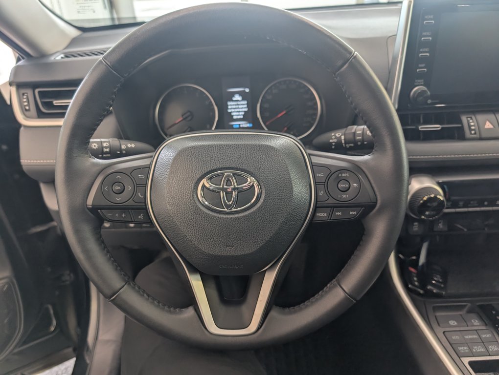 2022 Toyota RAV4 XLE PREMIUM AWD, in Magog, Quebec - 17 - w1024h768px